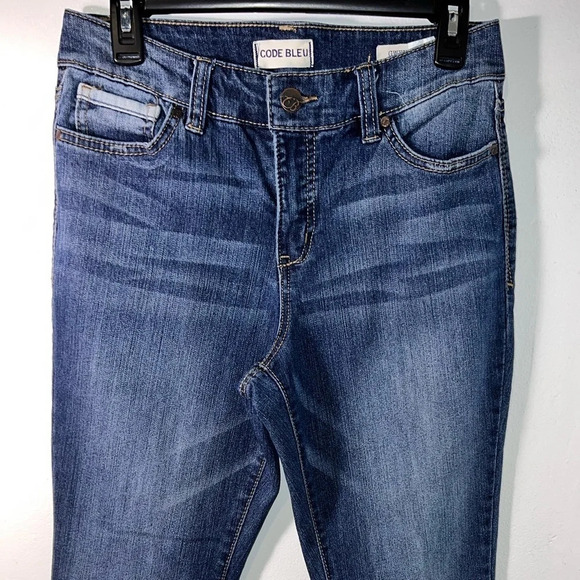 Code Bleu,8, Gwen,straight leg,studded medium wash, mid rise 5pocket, logo denim - Picture 5 of 9